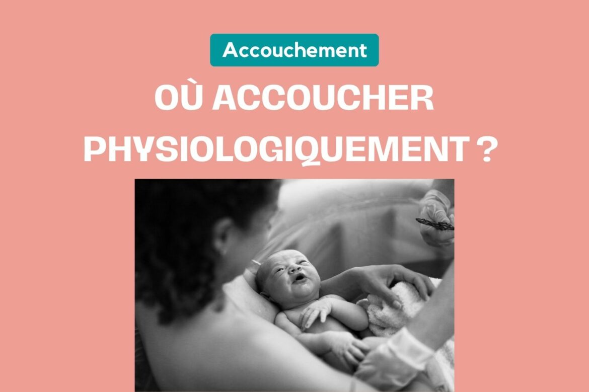 Une maman vient d’accoucher physiologiquement chez elle dans l’eau et tient son nouveau-né dans ses bras